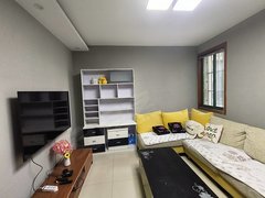 淮安淮阴黄河东路樱花小区四期靠翔宇大道边。家具家电齐全。三室两厅一卫。急出租房源真实图片