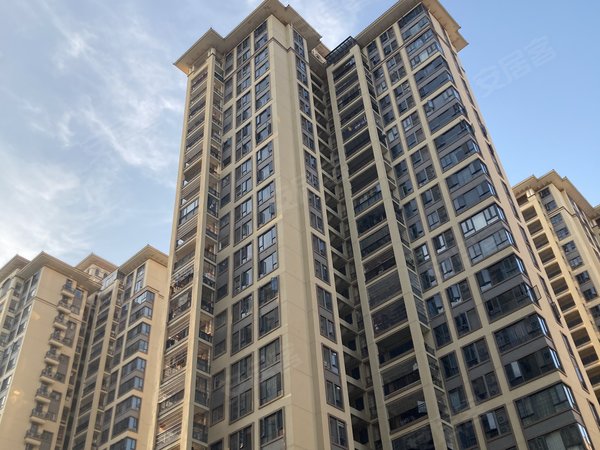 云浮云城东方时代金域蓝湾御龙山水旁边金域蓝湾新装修 电梯中层3房