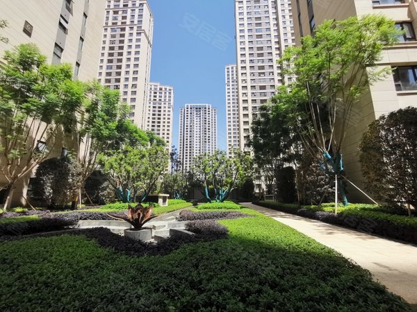 昆明官渡海伦国际红星天铂南区广福路边,红星天铂三房89平领包入住