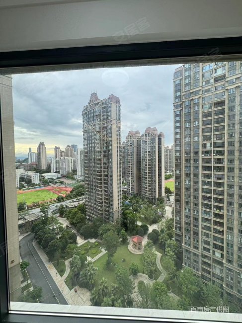 恒大御府温馨精装三房!随时看房!电梯中层!