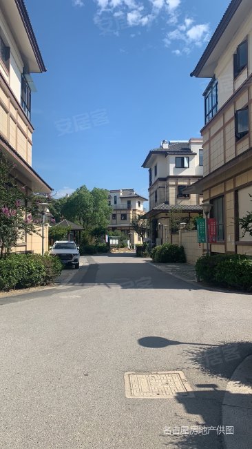 苏州花鸟市场林泉山庄双拼别墅全新装修未住人的位置