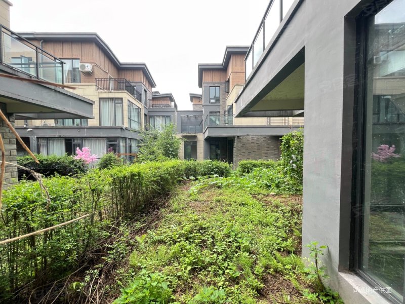 揽山墅 低容积 楼龄新 商品房 南北通透都江堰周边