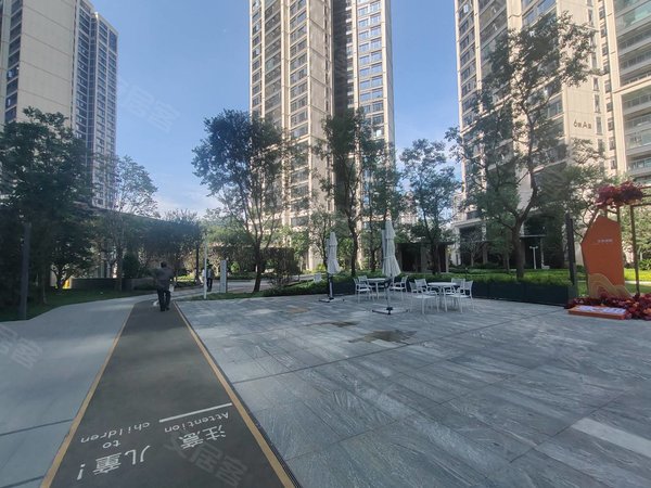 深圳光明光明峰境瑞府金地峰境瑞府四房二厅二卫小区环境好,交通购物