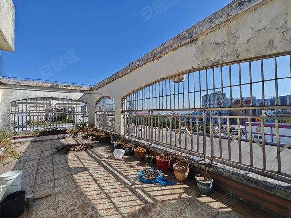 珠海香洲拱北口岸粤海国际花园拱北口岸青茂关口旁粤海国际花园电梯
