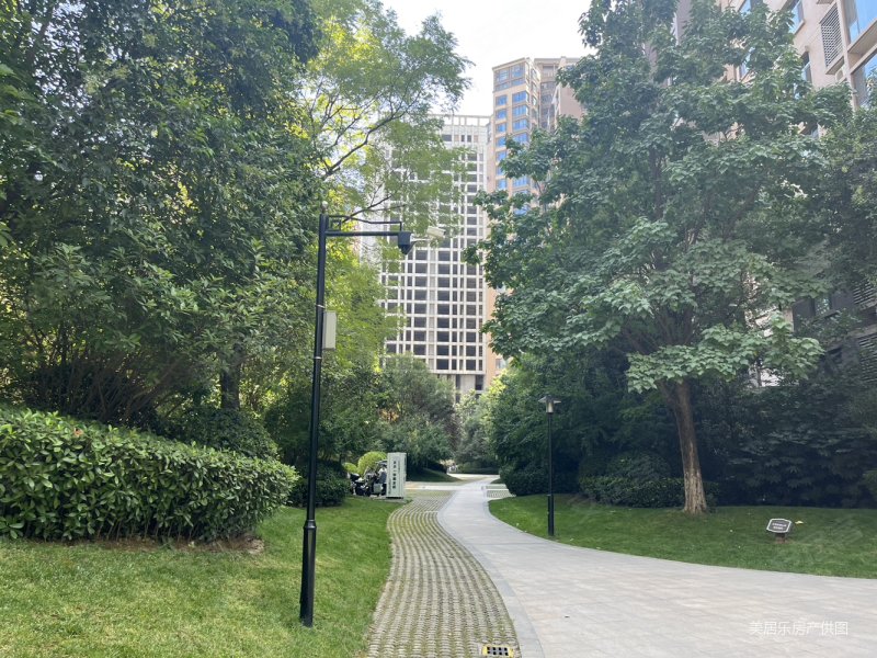 天朗蓝湖树 商业配套齐全 刚需两居 近地铁 医疗配套成熟