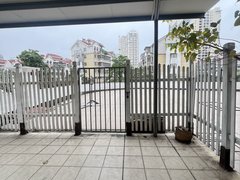 万达商圈荣昌花园，办公室带两台空调独立10露台公用超大露台