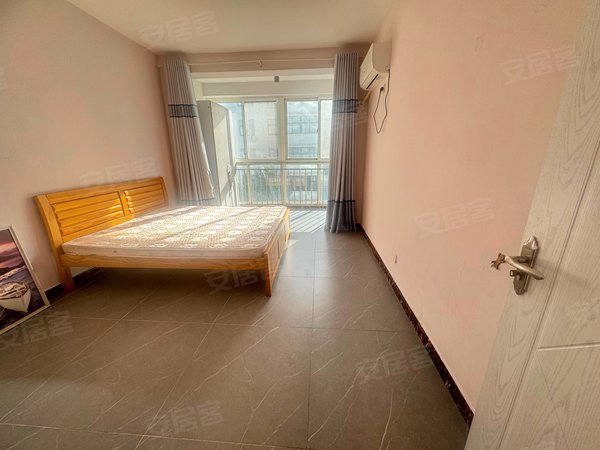 青岛黄岛隐珠山水雅居山水雅居精装套三 多层公摊小 落地窗 四台空调