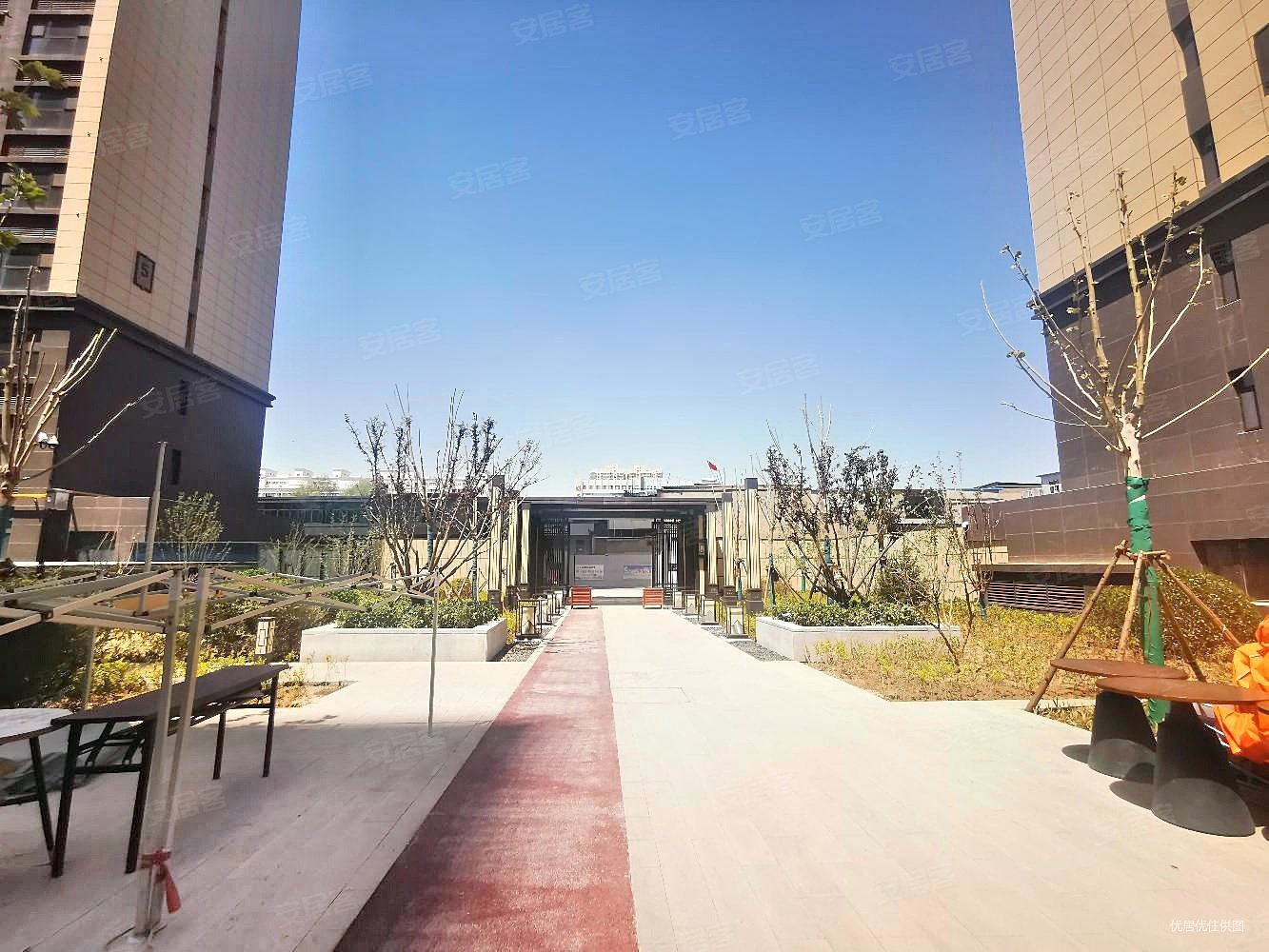 东方安宁区政府德源府1417平三室两厅