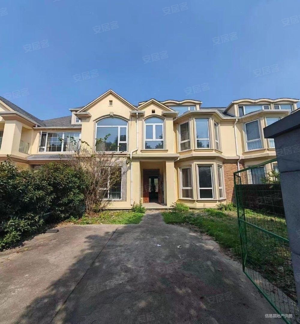 金湖壹号,地上2层,南北双花园金湖边上的别墅,刚好合适