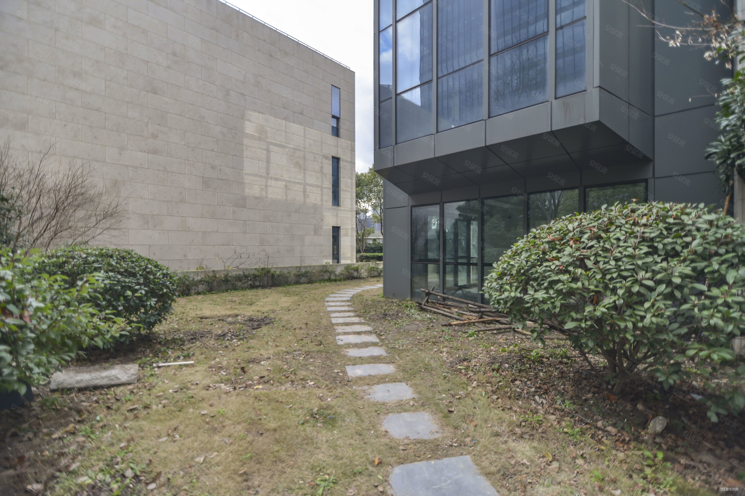 陆家嘴江边独栋别墅,没有要求,有钱就能买,价格直接抄底,保利one56