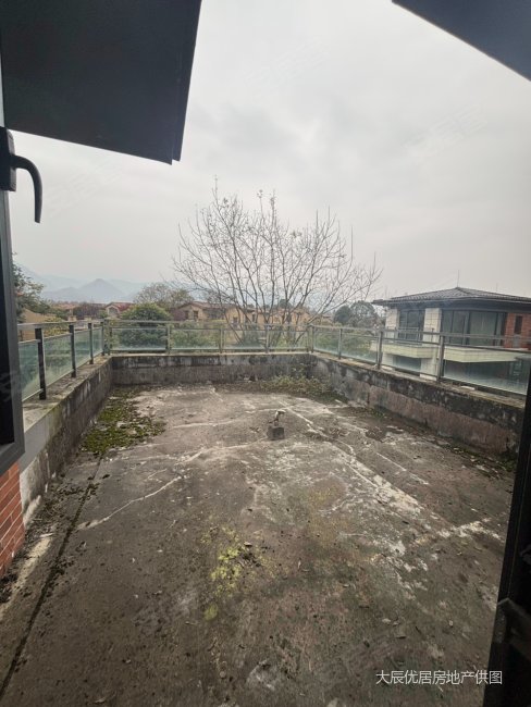 揽山墅独栋别墅端头带转角花园.露台视墅开阔随时看房