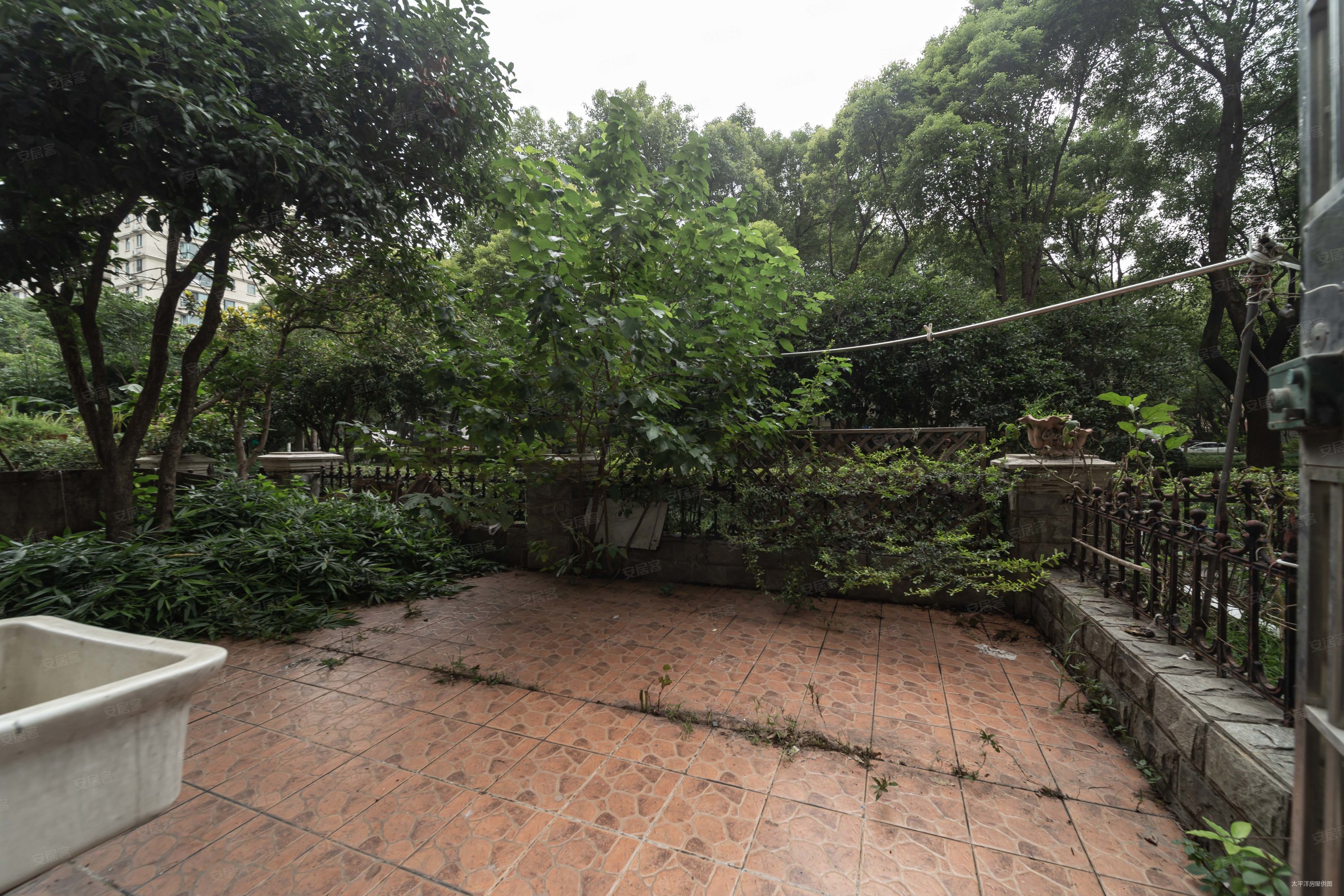 卢湾城市花园1室2厅1卫83.03㎡南北772万