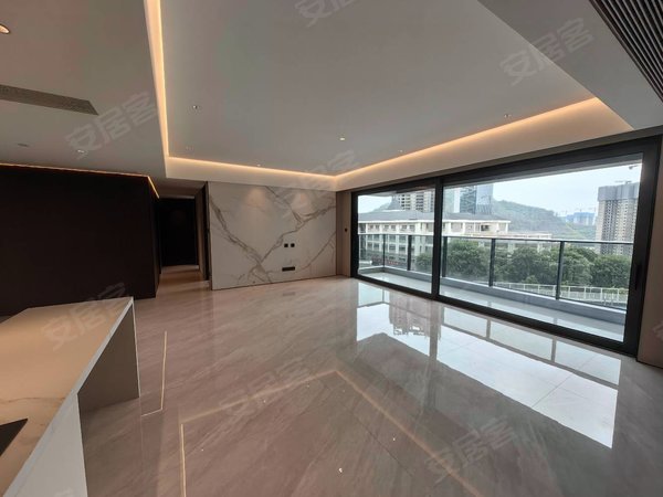 深圳南山海上世界半山臻境半山臻境,175平四房三卫,南北通透,楼下中英