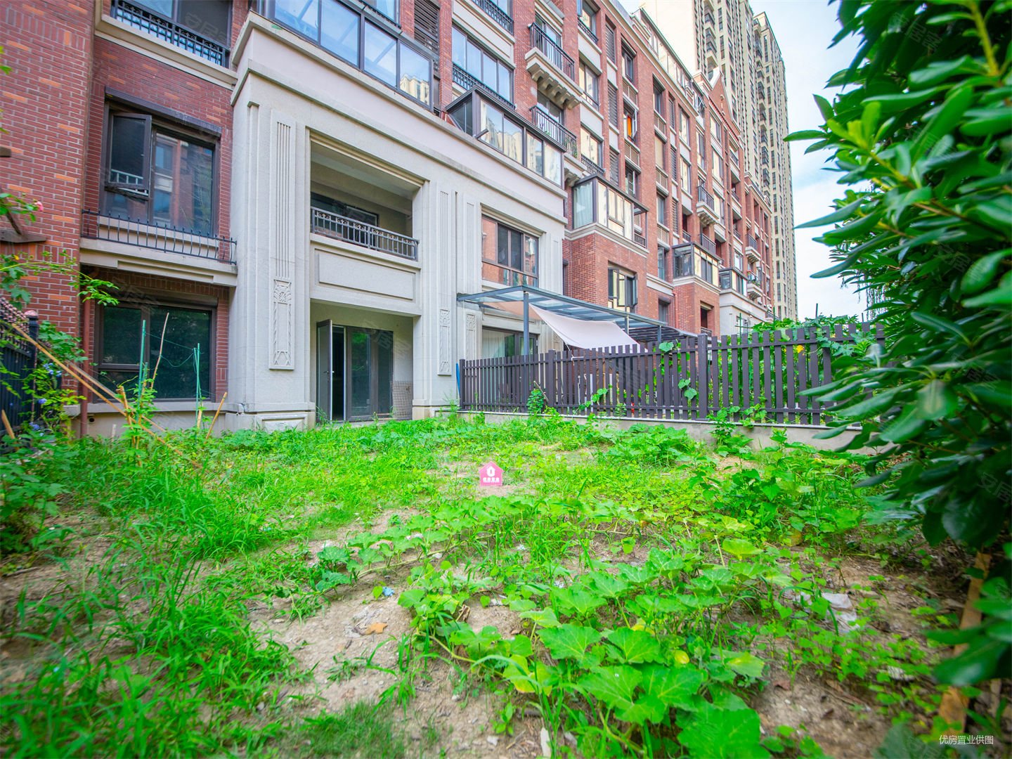 中海珑玺带院子洋房161平诚心出售随时看房价格可议