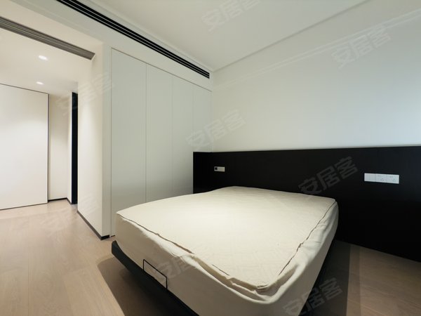 金华东阳横店南江玺南江玺4房3卫豪华现代风装修   奶油风 价格给力家具齐全出租房源真实图片