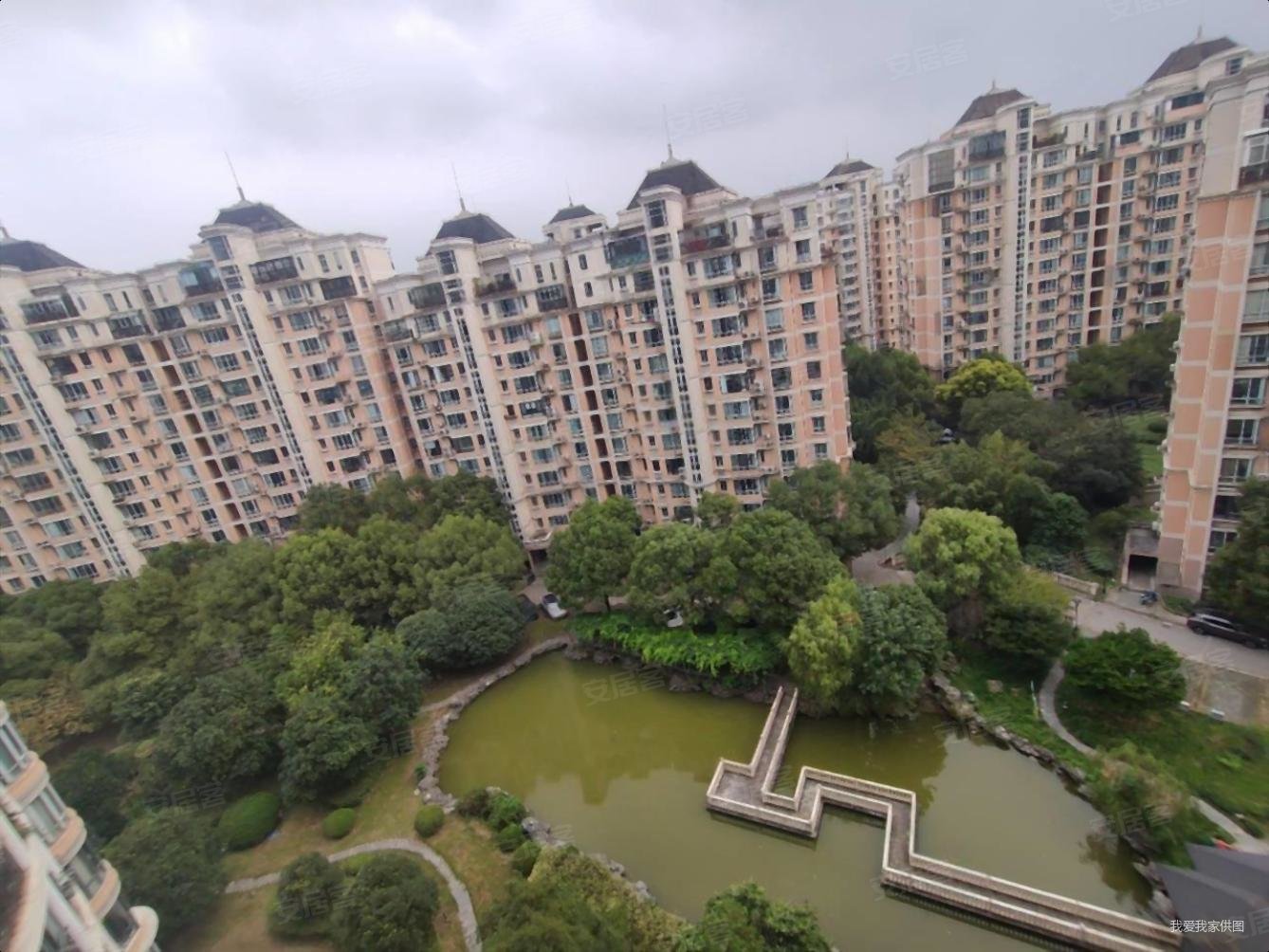 金桥爱建园3室2厅2卫142.32㎡南北1460万