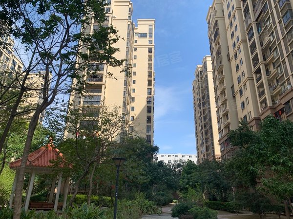 泉州晋江世茂御龙湾御景花园精装大4房,家店齐全,生活便利出租房源