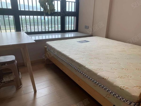 深圳坪山坑梓豪方东园东北师范学校对面.比亚迪2.5号门附近.