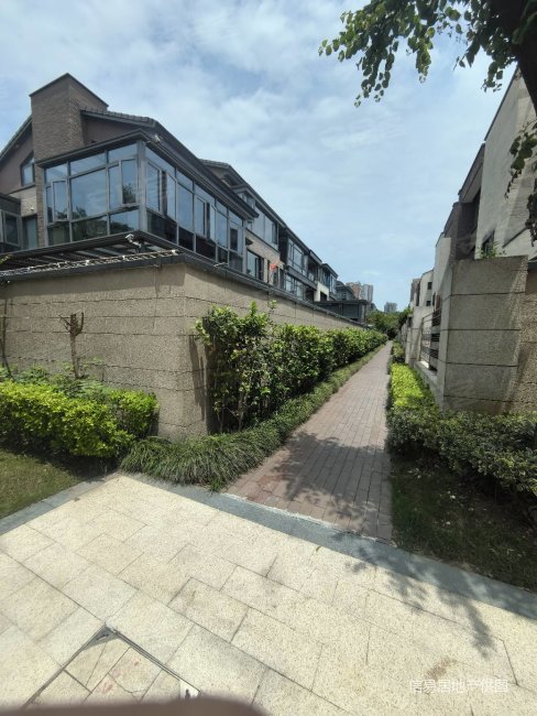 仁恒海和院低密度洋房.自带150平花园赠地下室100满五