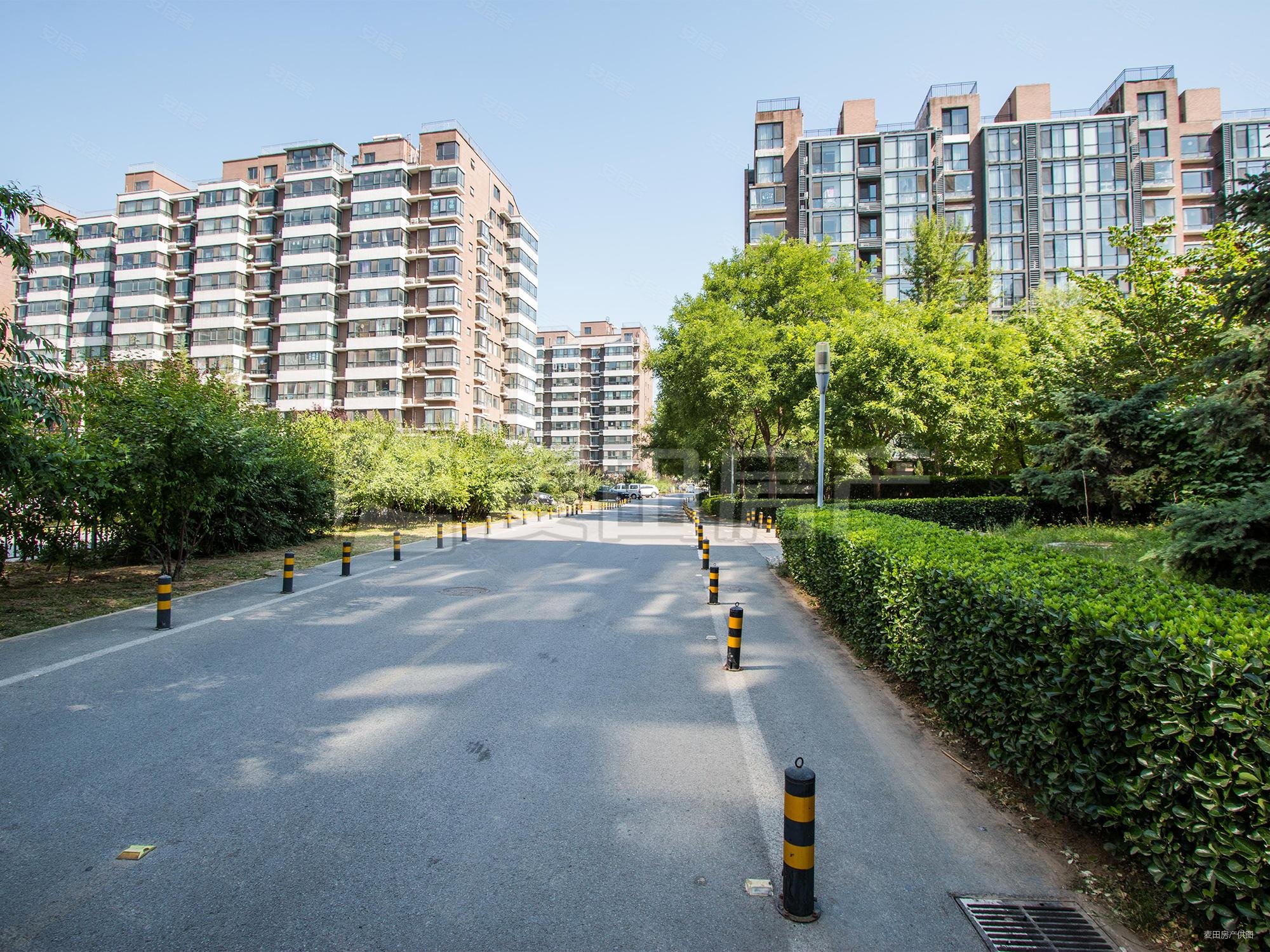 高层观景三居室 落地飘窗 带南向明卫 户型方正,玉泉新城二手房,1100