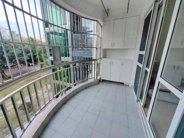 珠海香洲老香洲银海雅苑美丽湾旁 银海雅苑 精装电梯三房两卫 干净