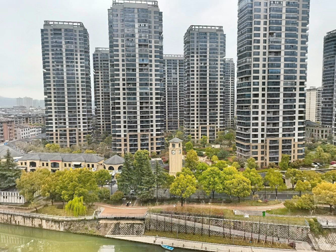 御城涵园3室2厅2卫131.59㎡南165万