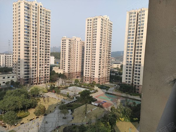 重庆北碚复兴和泰家园轻轨站刘家院子旁 简单装修两房出租房源真实