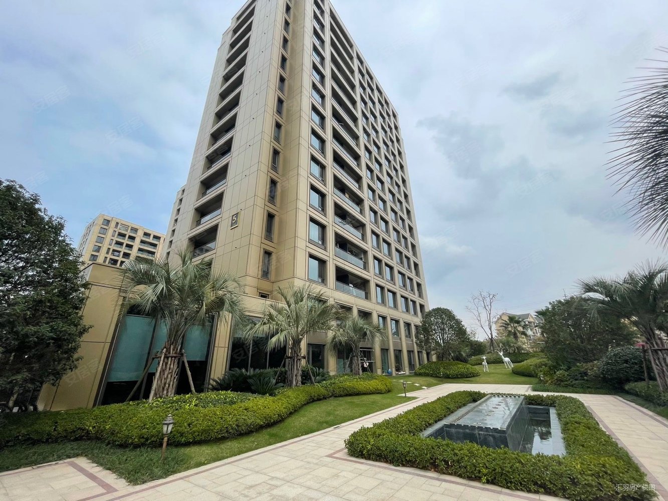 滨江公园壹号4室2厅4卫128.65㎡南北1158万