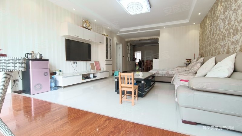 东方现代城  3室2厅2卫148平方米 85