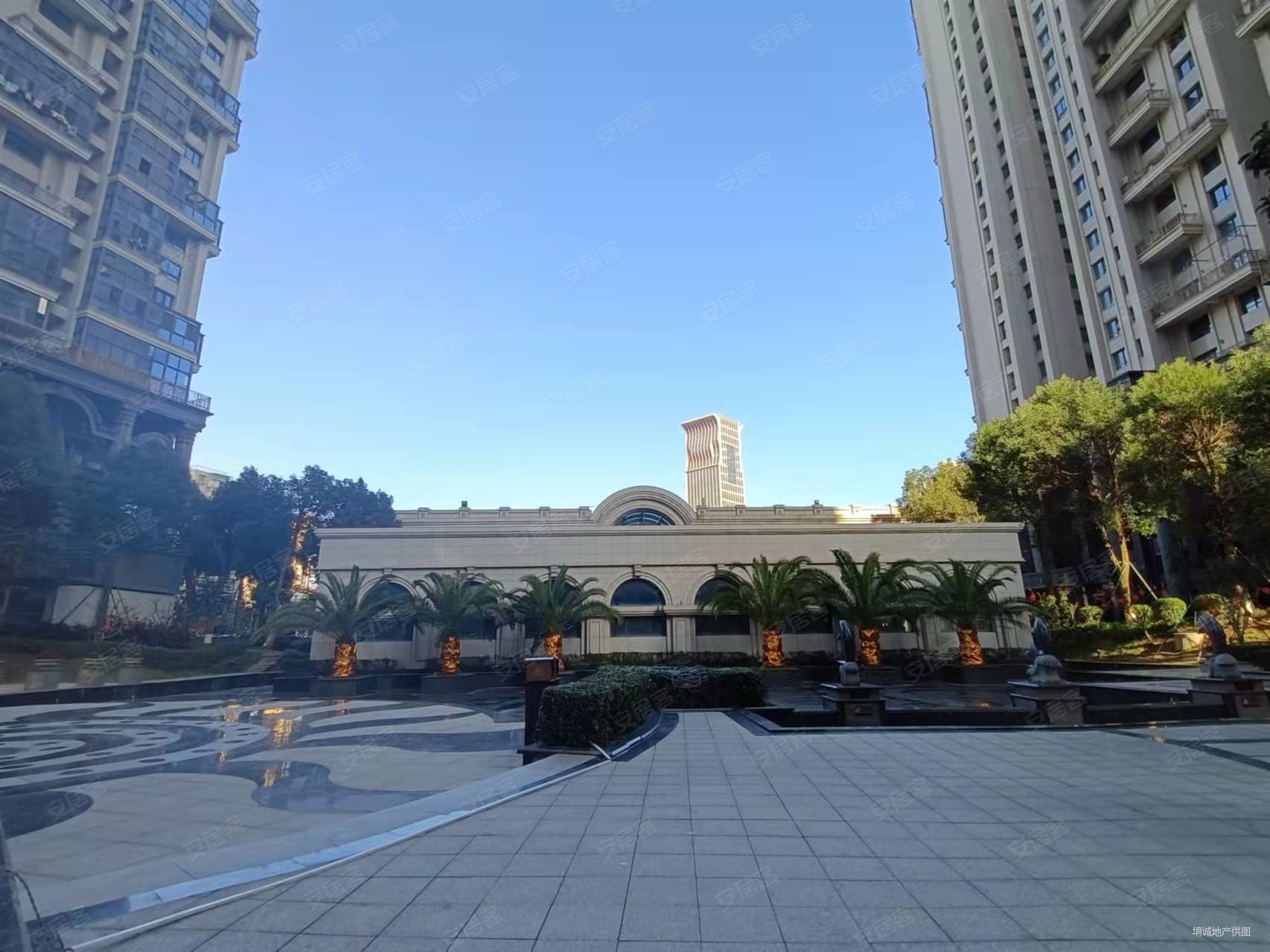 观音山鑫塔水尚豪华装修2房2厅客厅带阳台仅售520万