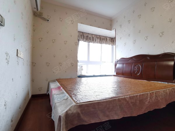 重庆巴南龙洲湾华宇龙湾靠江边次新小区 离巴南万达商圈珠江城商圈都