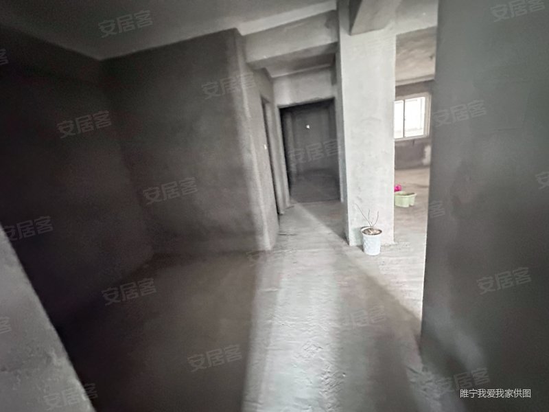 蓝爵世家三室两厅两卫采光好毛坯房随意装修有钥匙有钥匙看可贷款