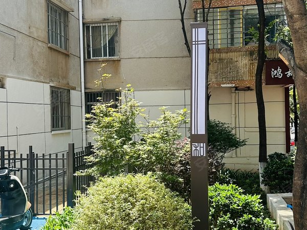 翠湖边北门街圆通山云南大学红会医院旁中间楼层精装两室