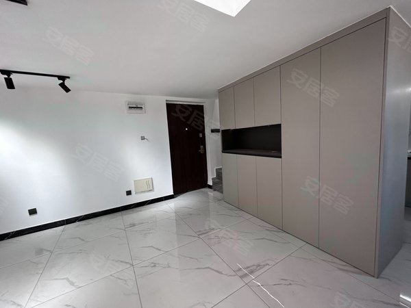 昆明官渡巫家坝金茂广场(商住楼)巫家坝金茂4楼船新装修,还没住过,一