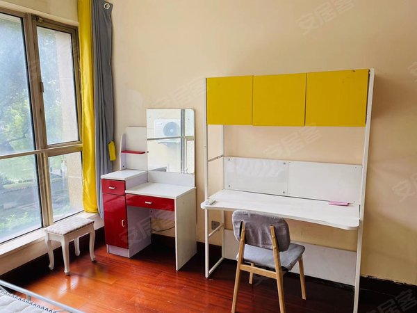 昆山玉山城南世茂蝶湖湾吾悦 立臻 仁宝  神达电脑 精装公寓  独卫