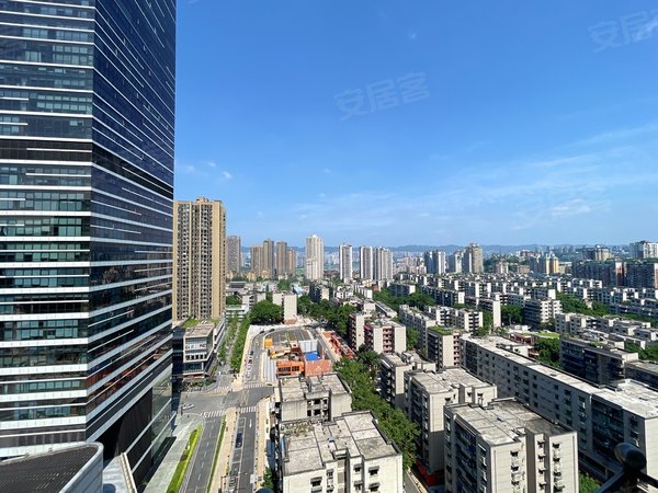 重庆九龙坡杨家坪建设广场谢家湾万象城旁,国美楼上,精装超大2房,诚心