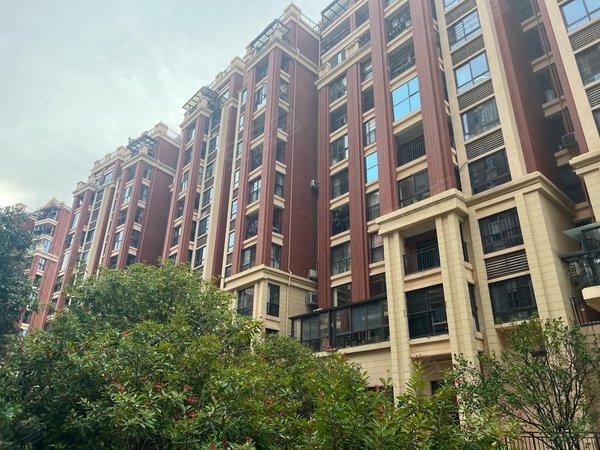 南宁青秀东盟商务中房翡翠湾别墅小区 居住安静舒适 安保很好 国企