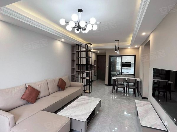 柳州柳南柳南柳南万达华城柳南万达华城小区里电梯三房