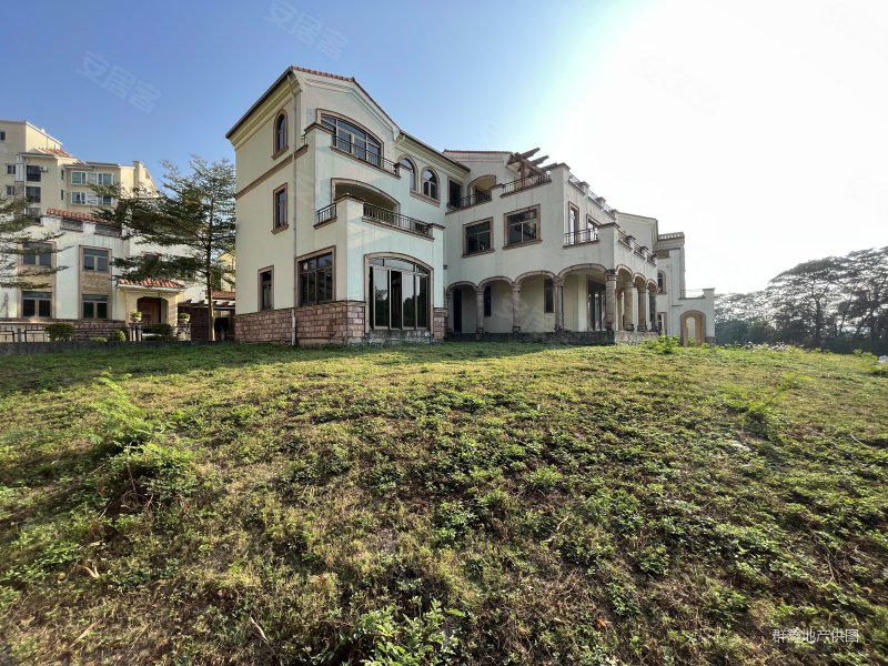 麓湖名轩5室2厅5卫400㎡南1680万