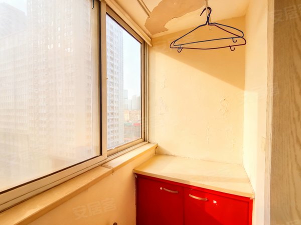 大连沙河口79中城市公元精装公寓电梯房屋子宽敞带有独立阳台 近西安路商圈 可押一付一出租房源真实图片