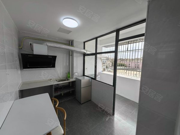 深圳龙岗宝龙南景南约新村南约地铁站,近宝龙比亚迪,智慧家园,拎包