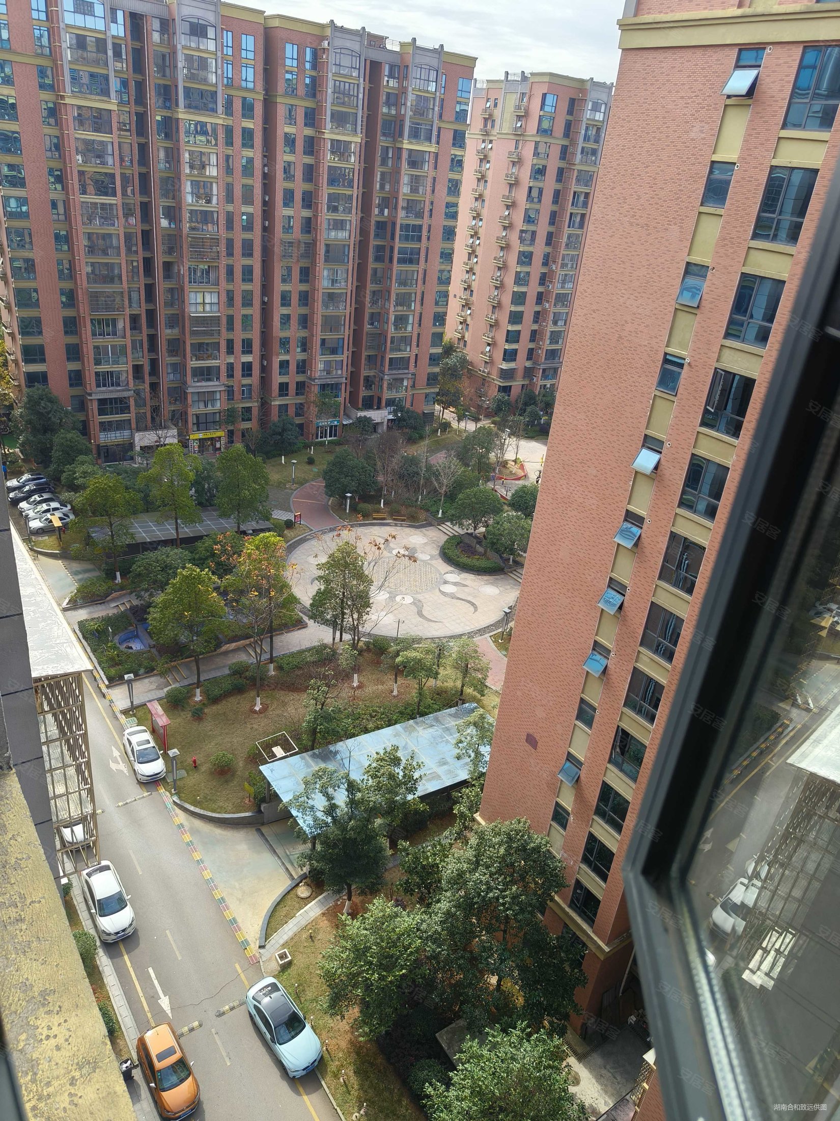 金谷豪庭芙蓉南路四段168号3室2厅1卫9376平方米