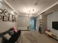 梁山城区梁山市区出租，龙城广场一室两厅精装修拎包入住，付款方式可谈出租房源真实图片