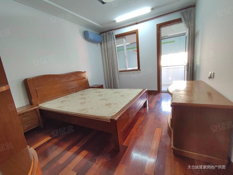 便宜出售金建小区精装好房有阳台商圈成熟有大车库