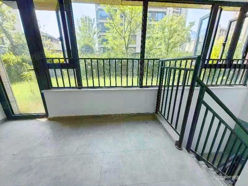 公园万象底复带花园 近医院 精装可拎包入住 带电梯 正南朝向