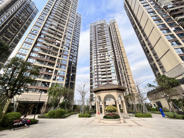 深圳坪山坪山富润乐庭比亚迪总部对面地铁口200米,富润精装大四房齐全