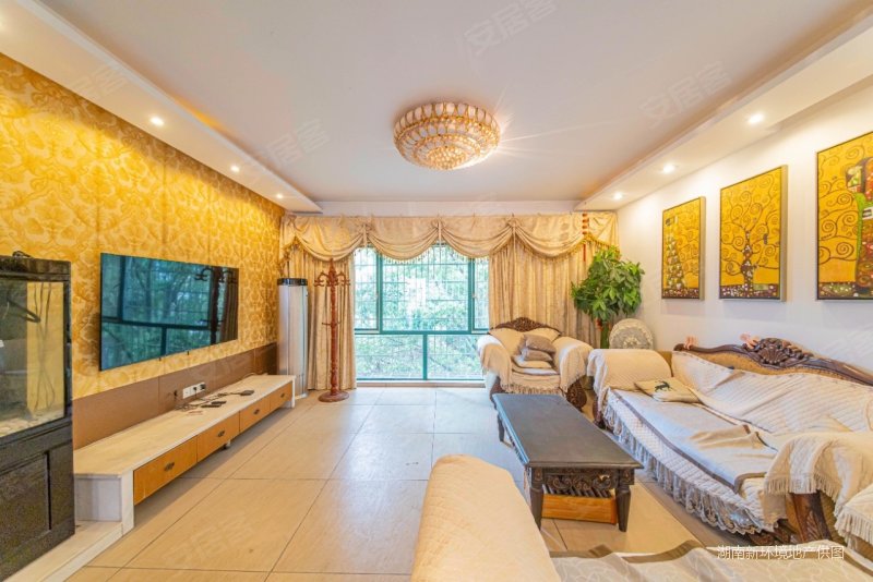 保利天心嘉园叠墅单位房带车库带露台还有杂物间满五