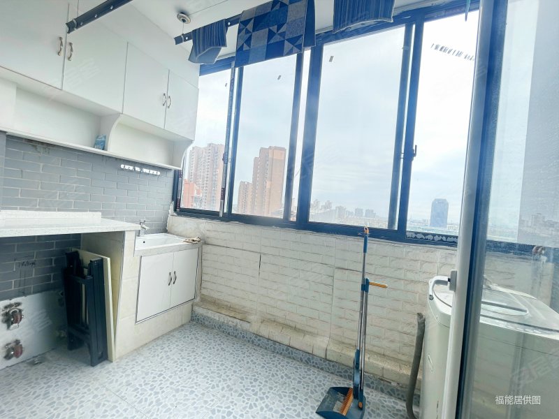 惠风同庆花园蜜糖镇 近地铁 精装修 三方户型 楼层采光很好