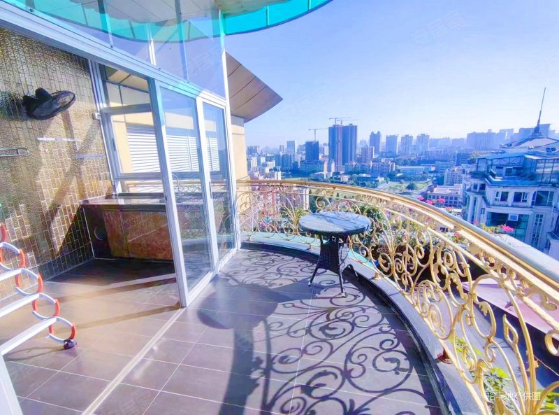 新理想华庭8室4厅10卫1085㎡南北7999万