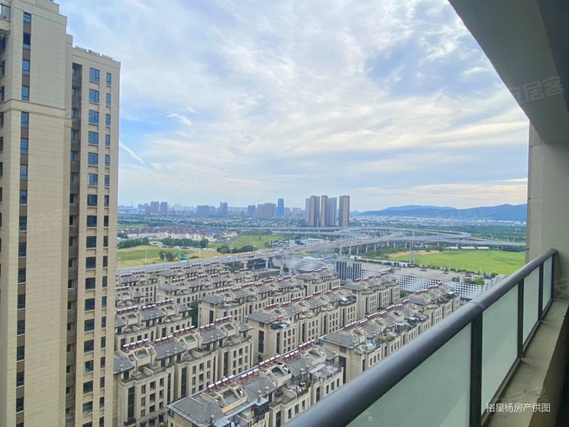 鲁能小户型三房两卫 地铁口 随时看房 有钥匙,鲁能公馆二手房,226万,3